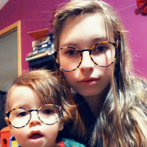 Meet your Poshmaster, Christin💋 - Picture 2 of 6